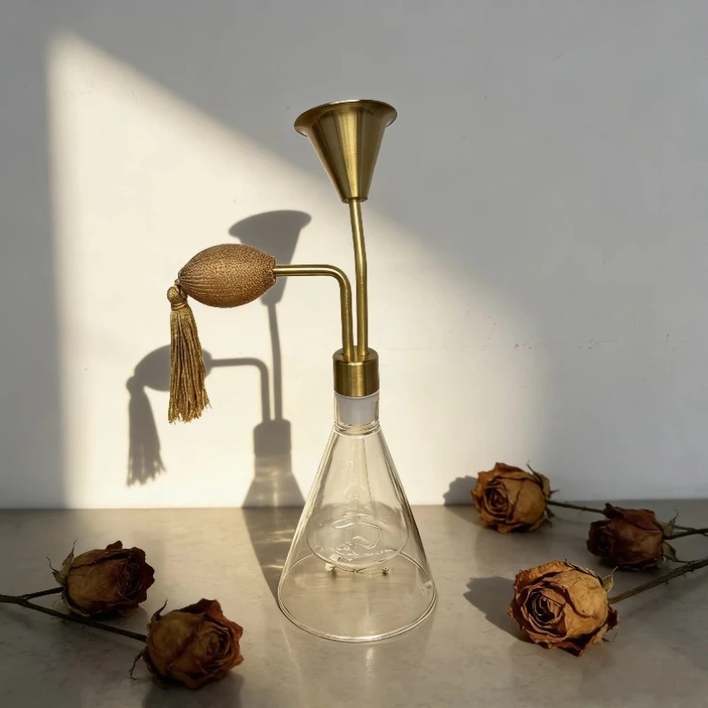 Elegancka butelka z frędzlami  – Perfume Fragrance Store recenzja i cena